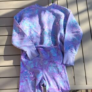Sweatshirt M 7-8 and jogging pants L 10-12, all in motion. Purply - blue flowers